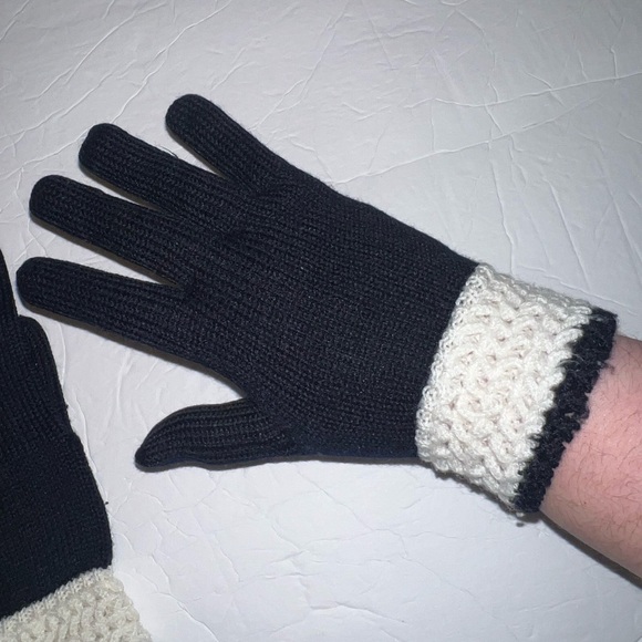 Vintage Crochet Gloves - Picture 2 of 5